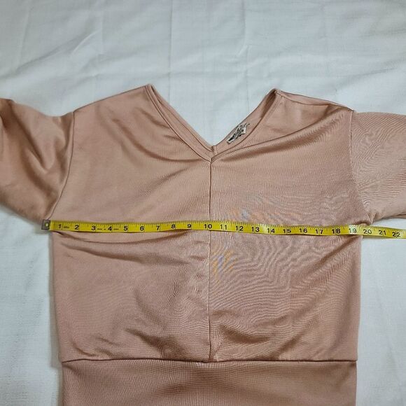 Express One Eleven Tan V-Neck Top Size XS - Picture 6 of 9